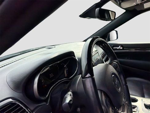 Used 2019 Jeep Grand Cherokee Overland w/ Jeep Active Safety Group image 9