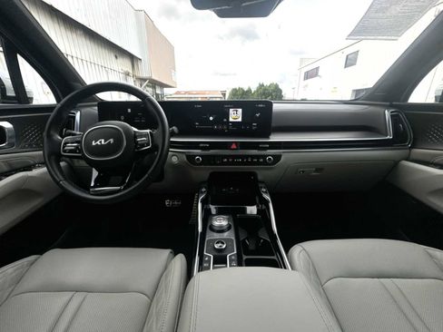 Used 2025 Kia Sorento SX Prestige image 11