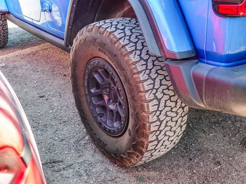 Used 2021 Jeep Wrangler Unlimited Rubicon w/ Xtreme Recon 35" Tire Package AWD/4WD image 17