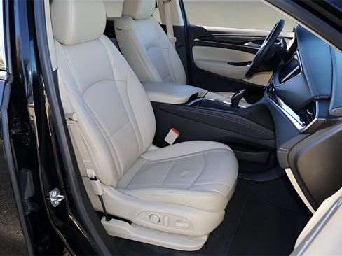 Used 2020 Buick Enclave Essence image 20