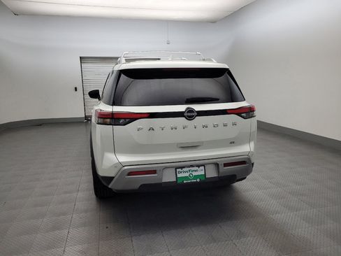 Used 2023 Nissan Pathfinder SL FWD image 6