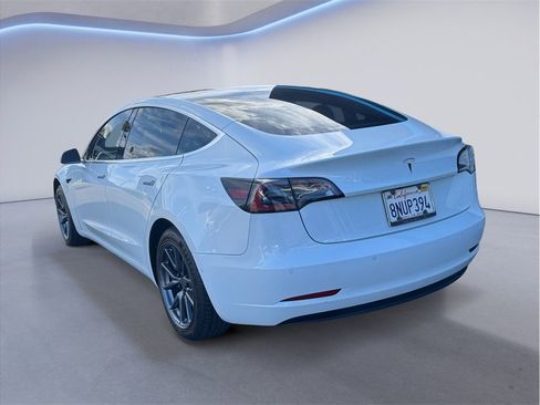 Used 2020 Tesla Model 3 Standard Range Plus image 4