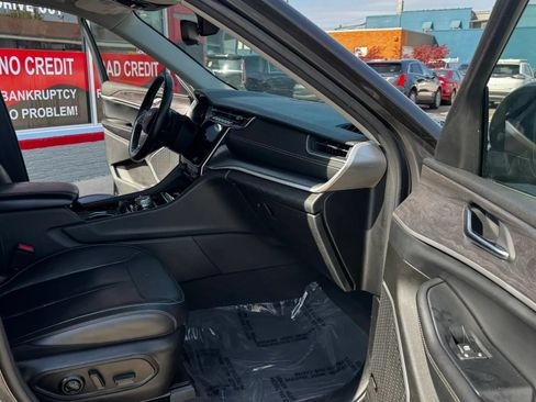 Used 2022 Jeep Grand Cherokee L Limited AWD/4WD image 17
