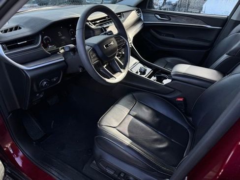 Used 2023 Jeep Grand Cherokee Limited w/ Luxury Tech Group II image 17