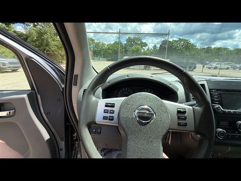 Used 2018 Nissan Frontier SV AWD/4WD image 11