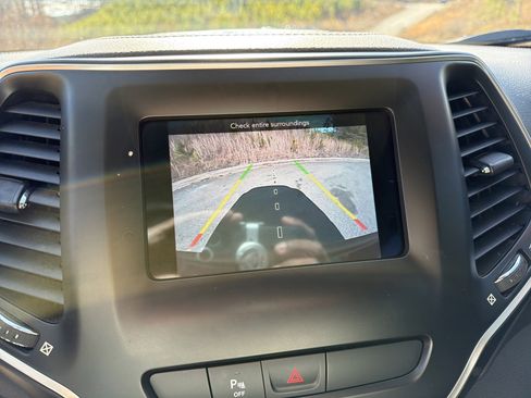 Used 2020 Jeep Cherokee Latitude Plus w/ Comfort/Convenience Group image 30