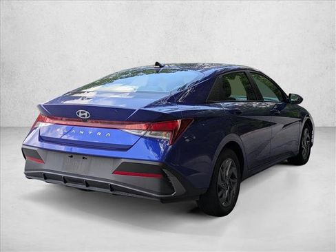 Used 2024 Hyundai Elantra SEL FWD image 5