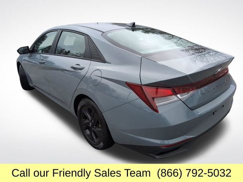 Used 2023 Hyundai Elantra SEL FWD image 3