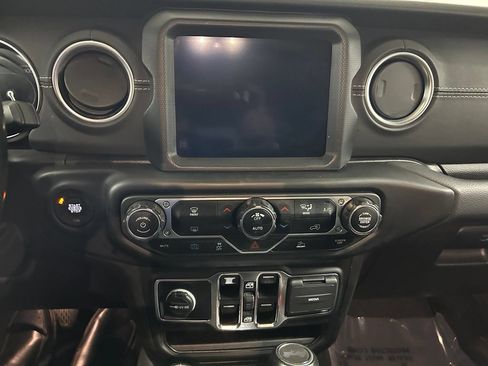 Used 2022 Jeep Wrangler Unlimited Sahara AWD/4WD image 19