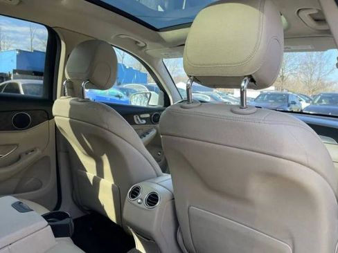 Used 2019 Mercedes-Benz GLC 300 GLC 300 w/ Premium Package image 24