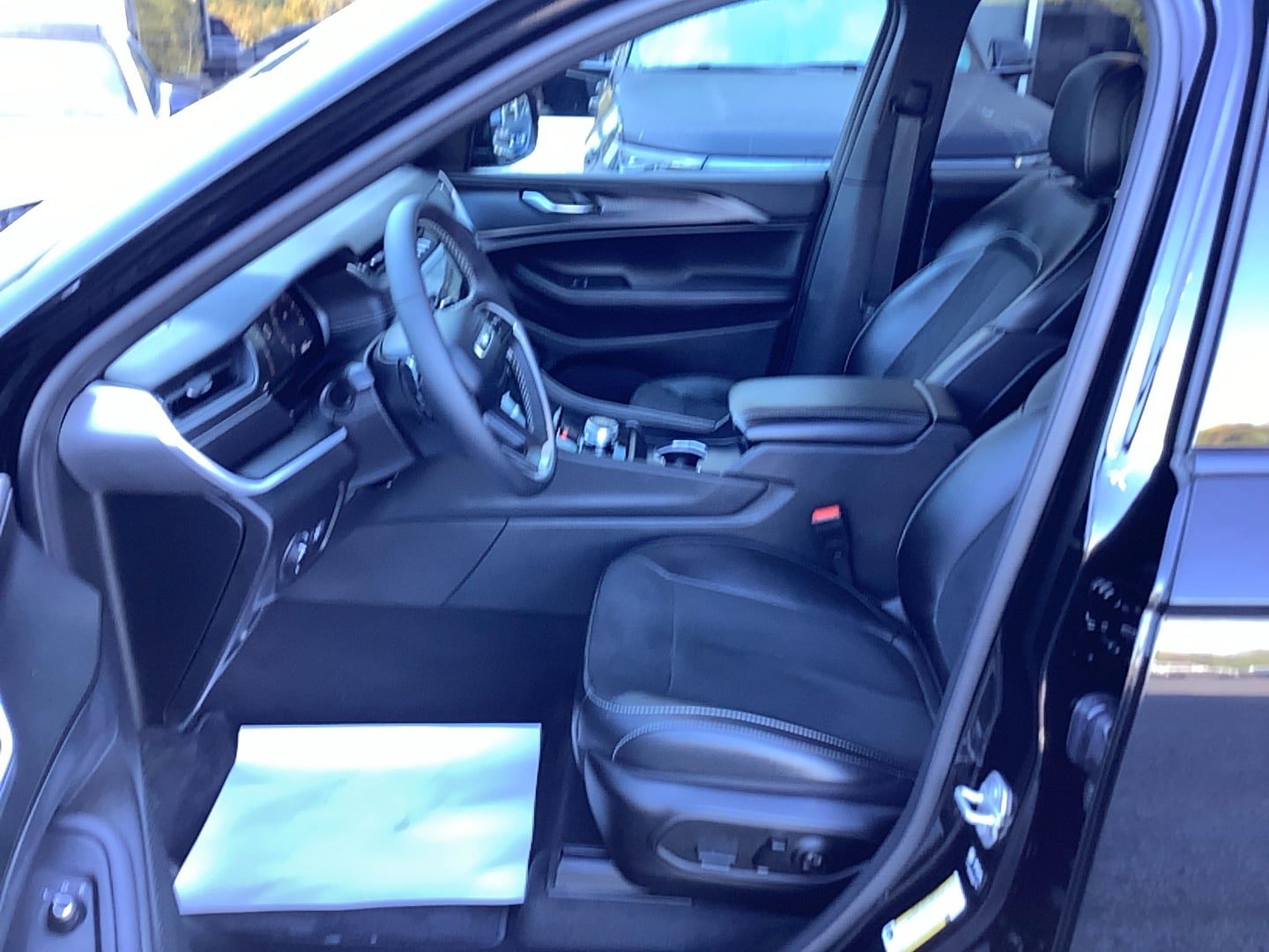 Certified 2025 Jeep Grand Cherokee Altitude AWD/4WD image 8