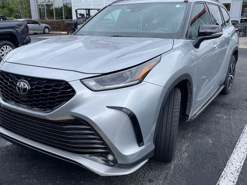 Used 2021 Toyota Highlander XSE FWD image 1