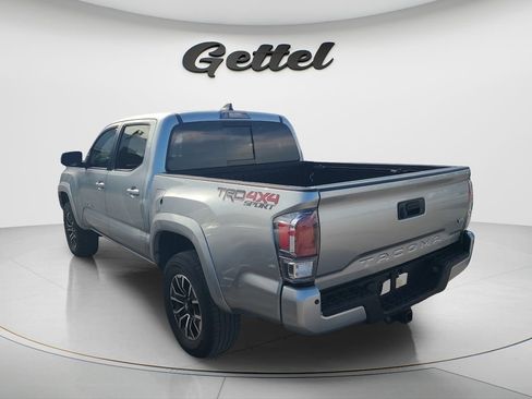 Used 2022 Toyota Tacoma TRD Sport w/ TRD Premium Sport Package AWD/4WD image 5