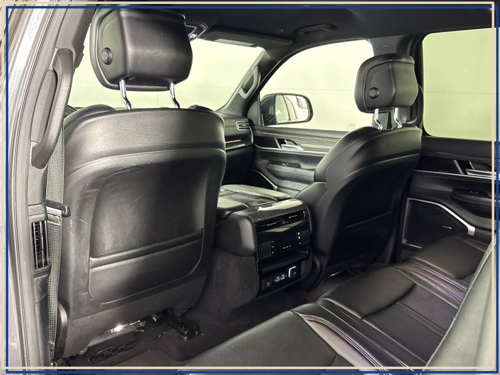 Used 2022 Jeep Wagoneer Series III AWD/4WD image 40