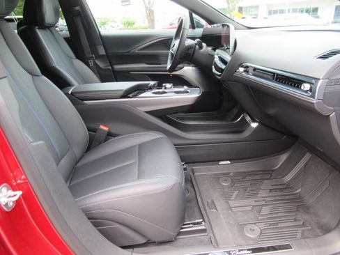 Certified 2025 Cadillac Lyriq Luxury AWD/4WD image 11