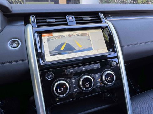 Used 2018 Land Rover Discovery HSE AWD/4WD image 34