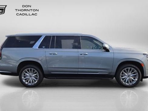 Used 2023 Cadillac Escalade ESV Premium Luxury AWD/4WD image 6