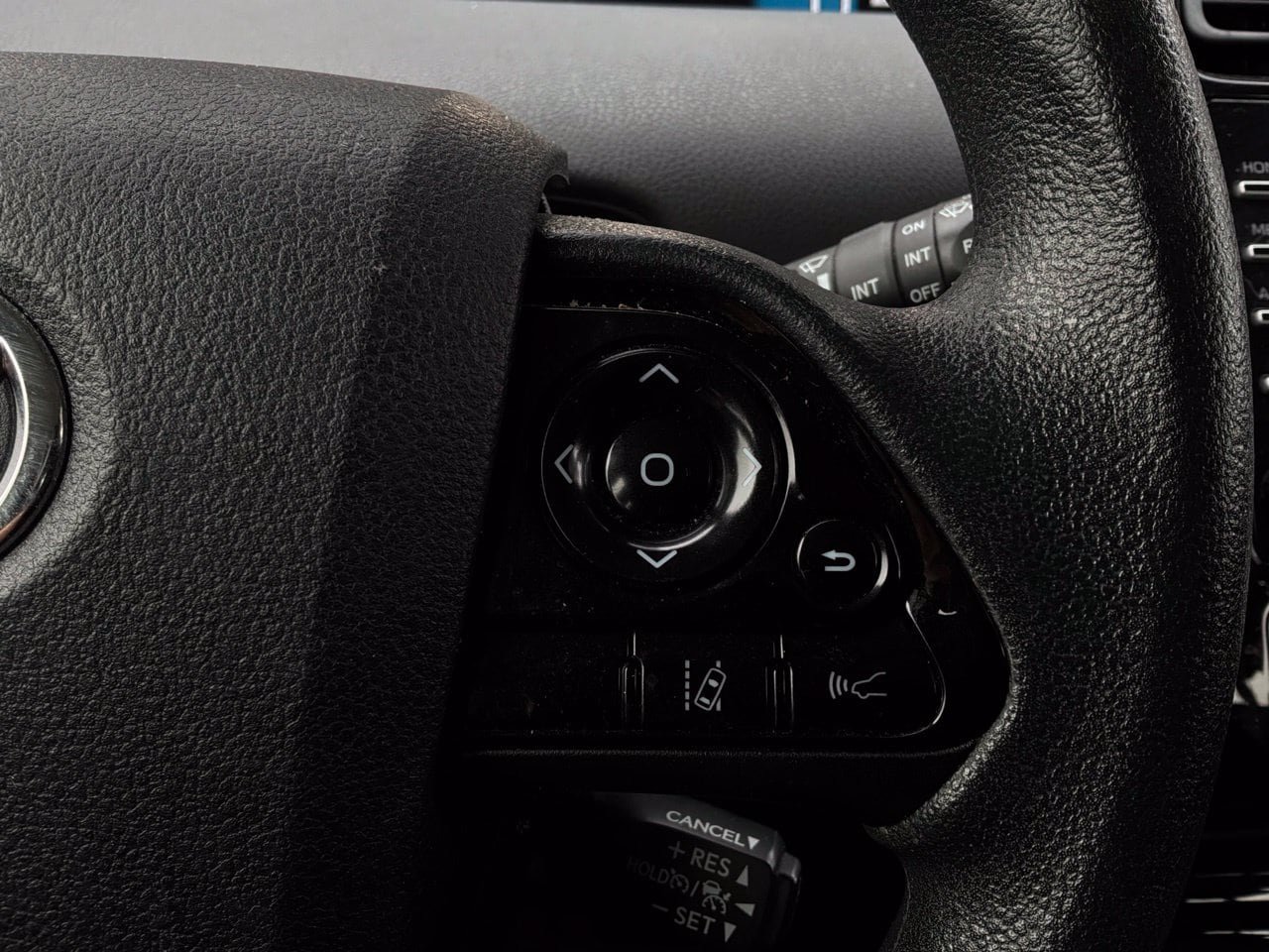Used 2021 Toyota Prius LE FWD image 38
