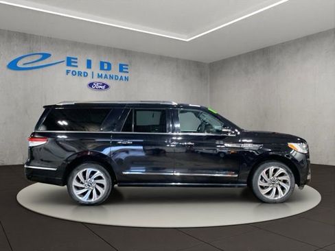Used 2023 Lincoln Navigator L Reserve w/ Equipment Group 201A image 3