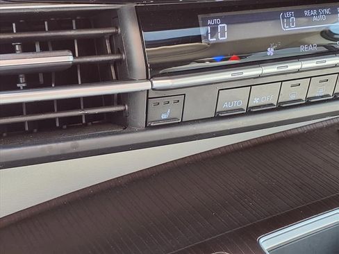 Certified 2021 Toyota Sienna XLE image 24