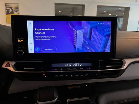 Used 2025 Toyota Sienna XLE image 17