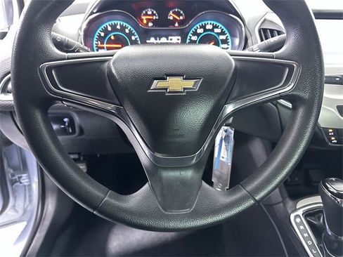 Used 2018 Chevrolet Cruze LS image 11