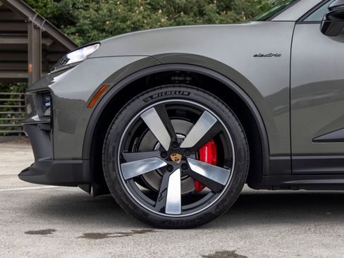 New 2026 Porsche Macan GTS Electric AWD/4WD image 13