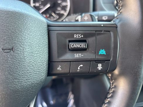 Used 2025 Nissan Rogue SV FWD image 14