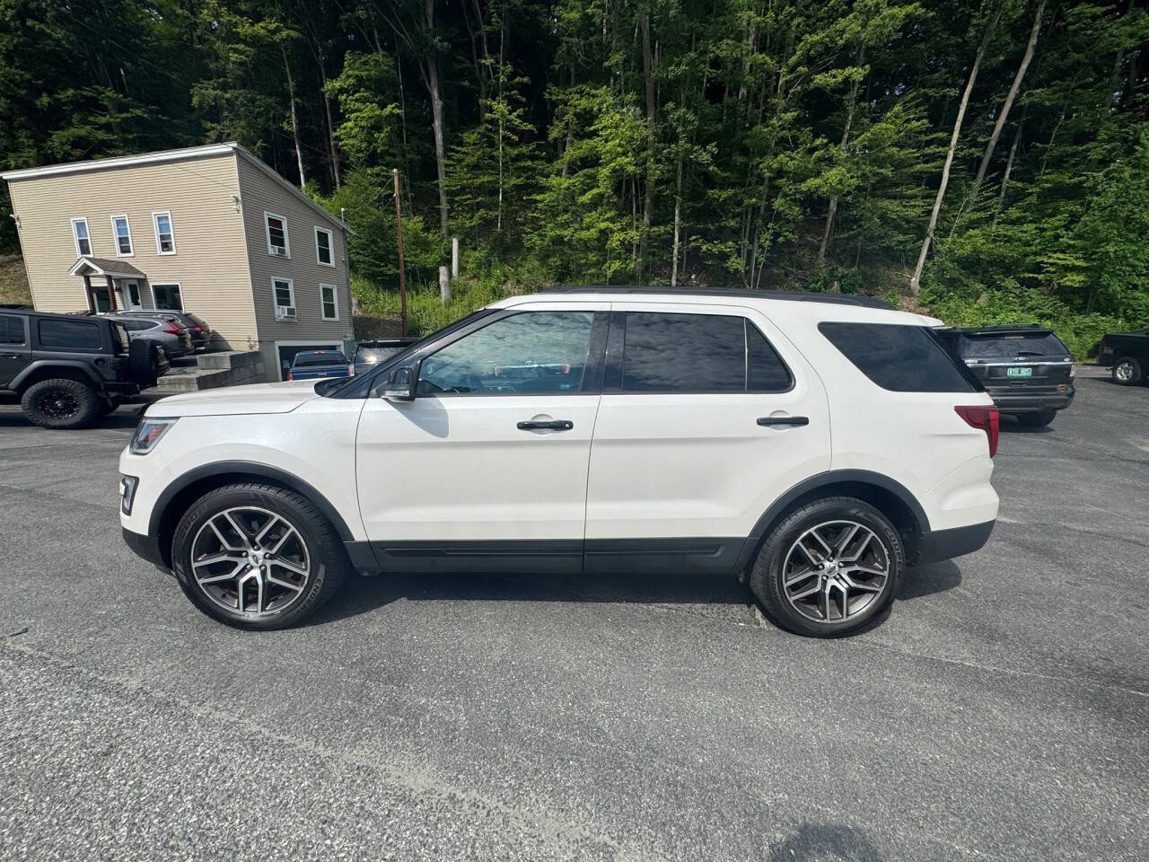 Used 2016 Ford Explorer Sport w/ Equipment Group 401A AWD/4WD image 3