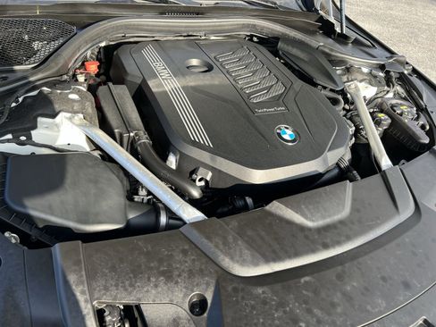 Used 2022 BMW 740i xDrive w/ Premium Package image 28
