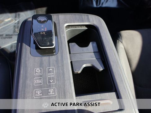 Used 2023 Nissan Ariya FWD image 6