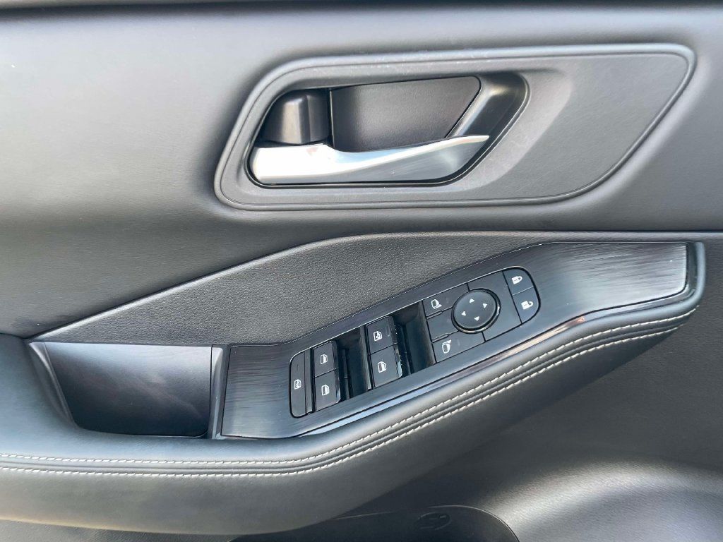 Used 2026 Nissan Rogue SV AWD/4WD image 19
