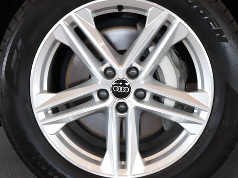 Used 2024 Audi Q5 e Premium w/ Convenience Package AWD/4WD image 7