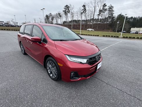 New 2026 Honda Odyssey Touring image 3