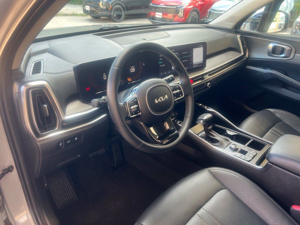 Certified 2024 Kia Sorento X-Line EX AWD/4WD image 6