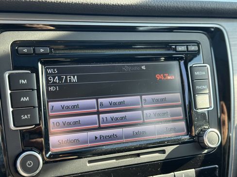 Used 2014 Volkswagen Passat 2.5 SE image 33