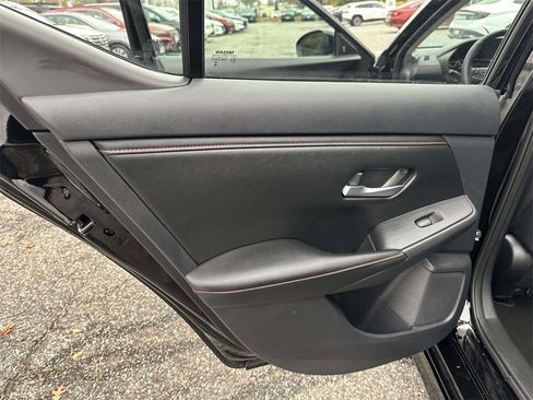 Certified 2025 Nissan Sentra SR image 19