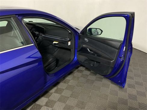 Used 2024 Hyundai Elantra Limited image 35