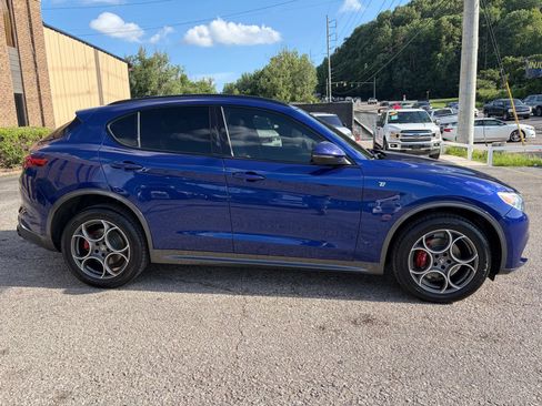 Used 2023 Alfa Romeo Stelvio Ti AWD/4WD image 5