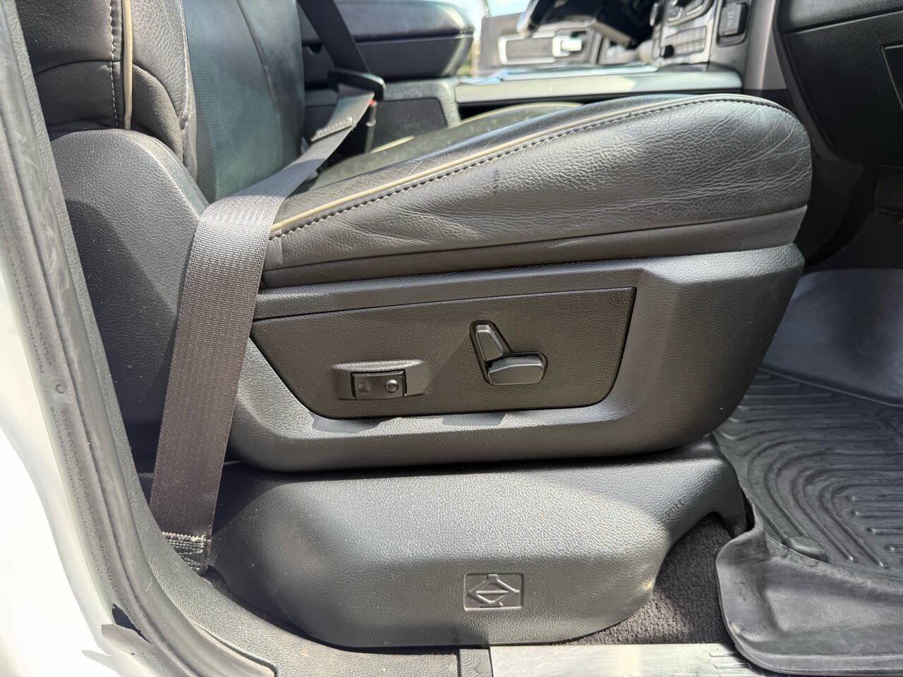 Used 2015 RAM 2500 Limited AWD/4WD image 33
