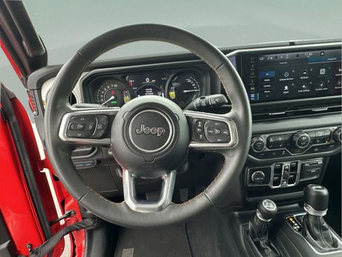 Used 2024 Jeep Wrangler Sahara image 13