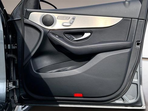 Used 2019 Mercedes-Benz GLC 300 w/ Premium Package image 26