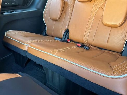 New 2026 Chrysler Pacifica Pinnacle image 13
