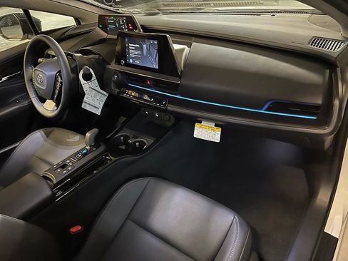 New 2026 Toyota Prius Plug-In Hybrid FWD image 18