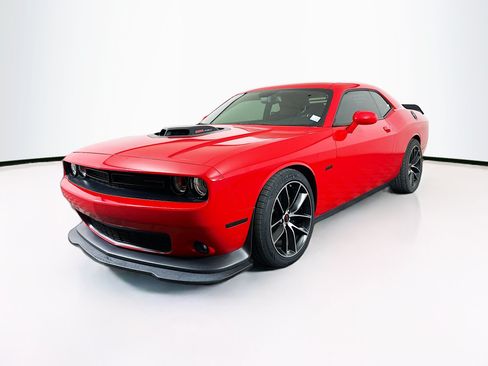 Used 2016 Dodge Challenger R/T Scat Pack RWD image 3