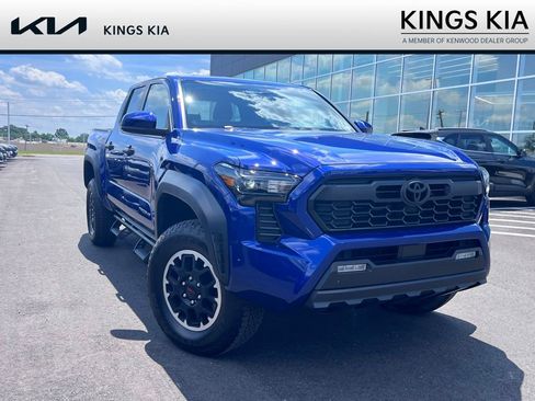 Used 2025 Toyota Tacoma TRD Off-Road AWD/4WD image 1
