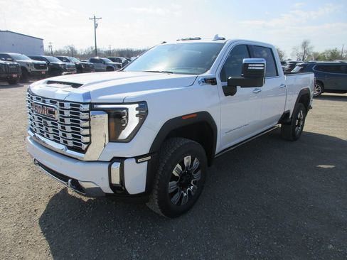 New 2026 GMC Sierra 2500 Denali w/ Denali Reserve Package AWD/4WD image 11