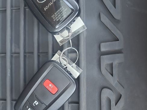 Certified 2025 Toyota RAV4 XLE AWD/4WD image 30