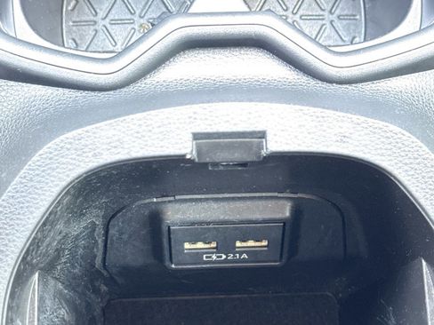 Used 2021 Toyota RAV4 XLE w/ Convenience Package FWD image 28