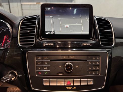 Used 2016 Mercedes-Benz GLE 350 4MATIC w/ Premium Package image 23